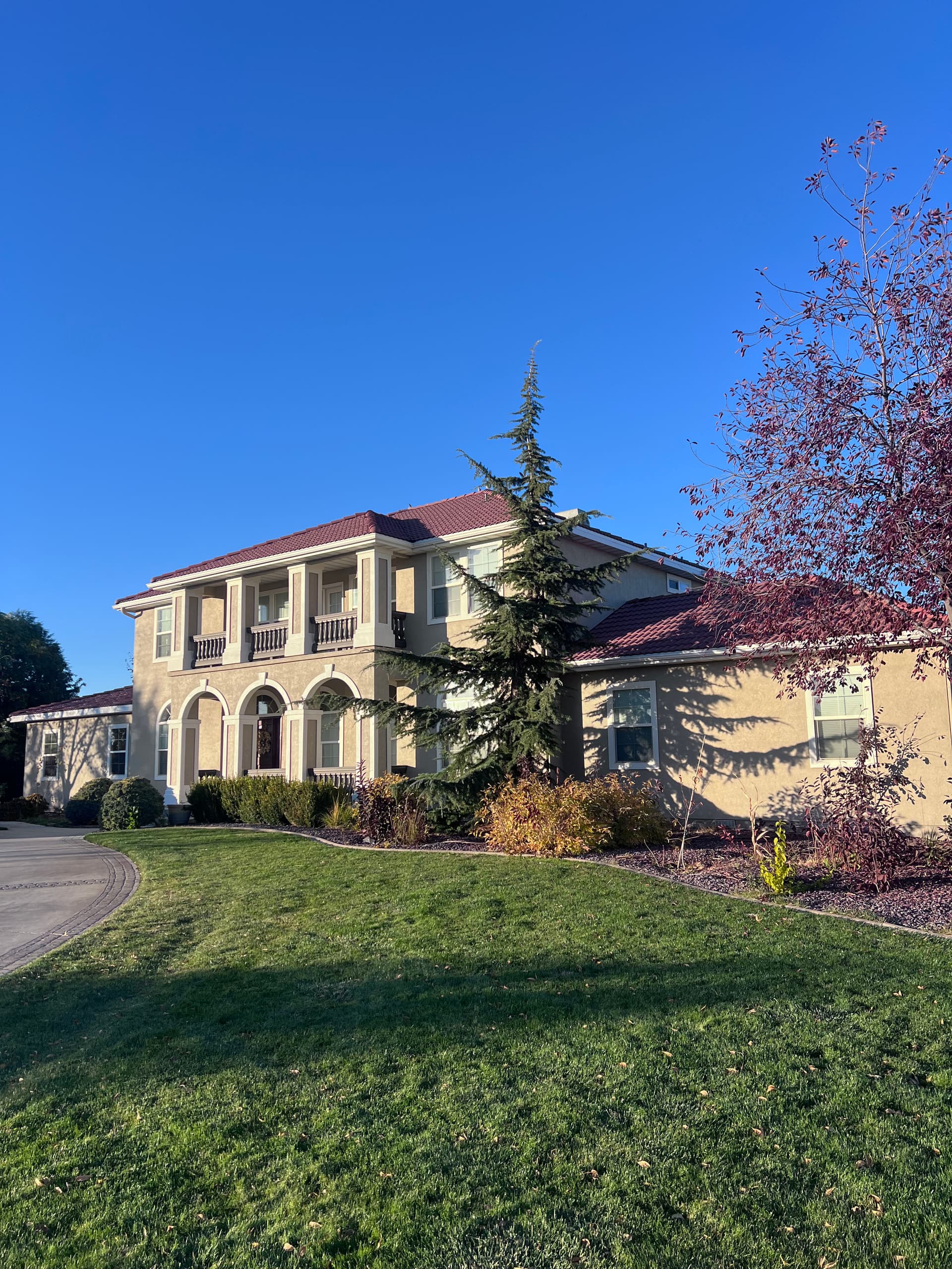Gallery photos for Elegant Roof Upgrade with Autumn Blend Presidential Shingles: Image #3