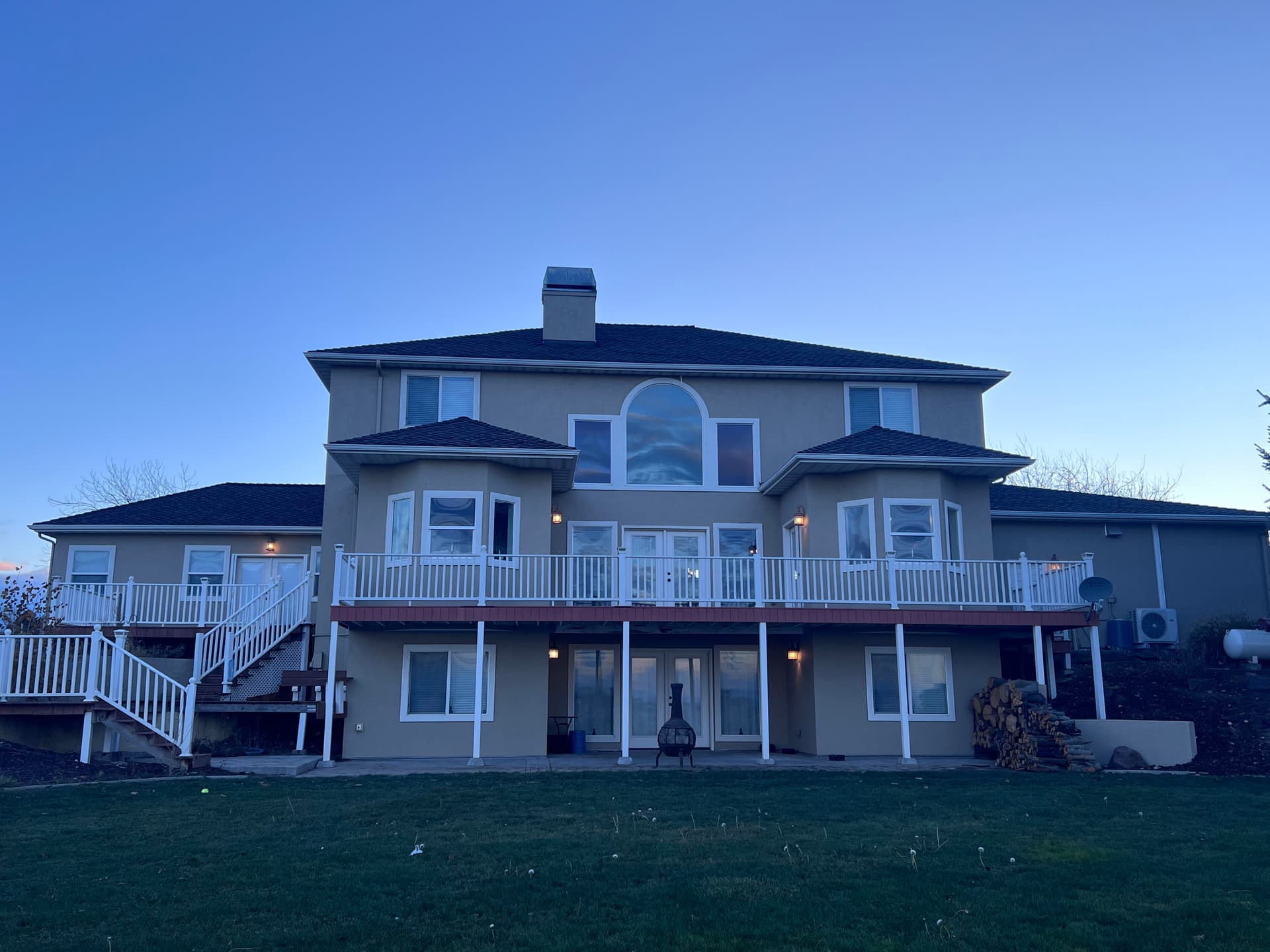 Gallery photos for Elegant Roof Upgrade with Autumn Blend Presidential Shingles: Image #1