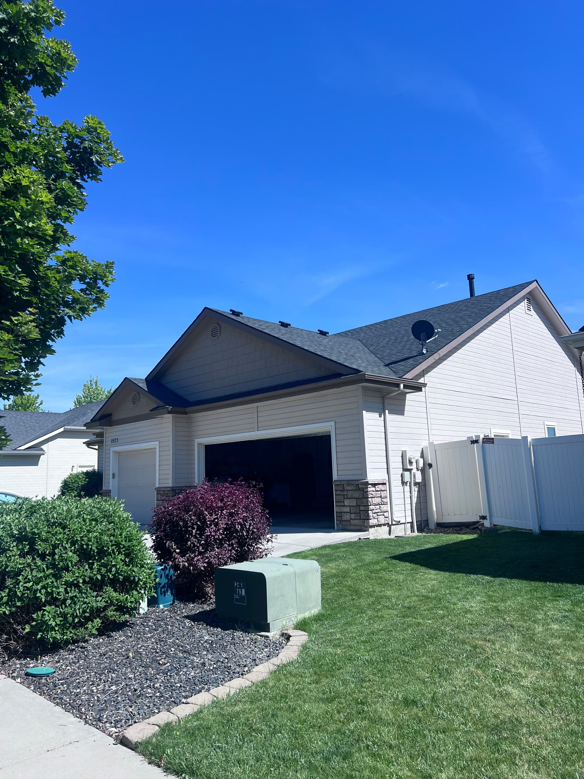 Gallery photos for Full Roof Replacement with Atlas Pinnacle Pristine Shingles in Nampa: Image #1
